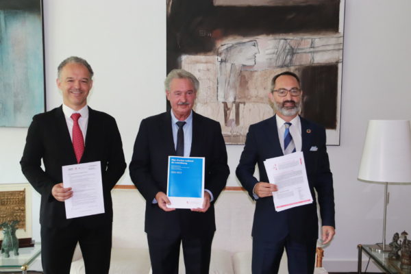 IMG_7314 Michel Reckinger, Président de l’UEL, Jean Asselborn, ministre des Affaires étrangères et européennes, et Norman Fisch, Secrétaire général de l’INDR
